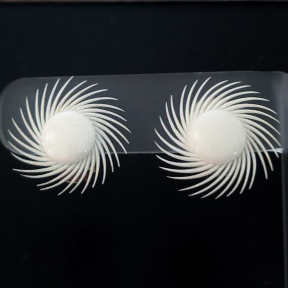 Vintage Jewelry - Vintage Clip On Earrings Off White Unusual Retro 1950's Large Statement